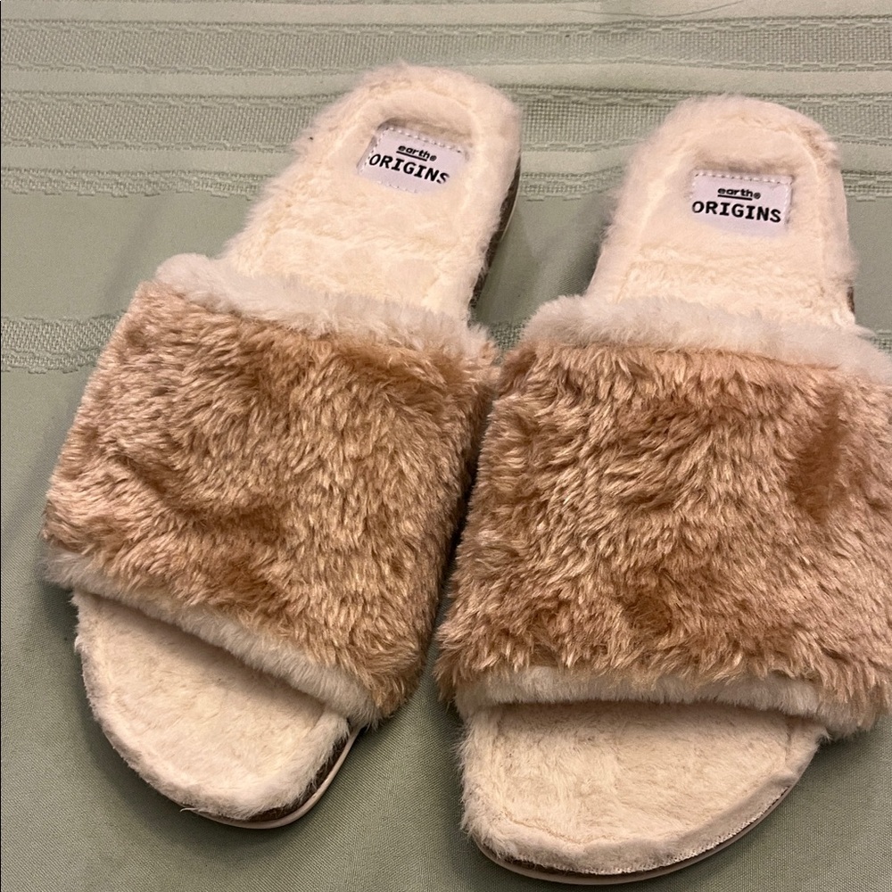 Origins Fuzzy Slide Slippers in Cream and Light Brown